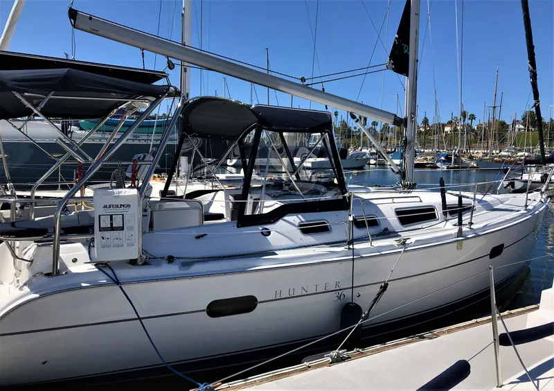 2004 Hunter 36