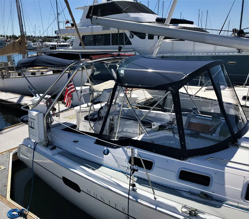 2004 Hunter 36