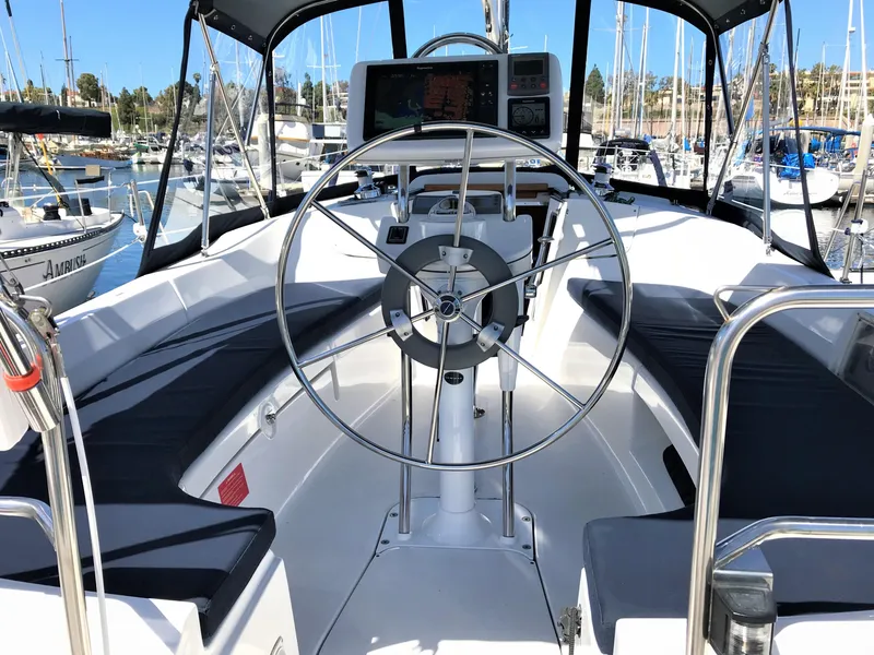 2004 Hunter 36