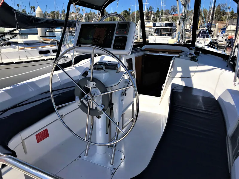 2004 Hunter 36