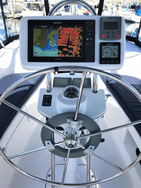 2004 Hunter 36