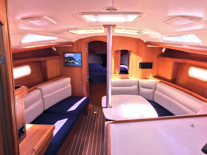 2004 Hunter 36