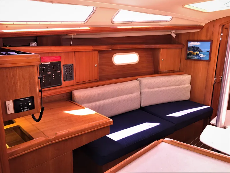 2004 Hunter 36