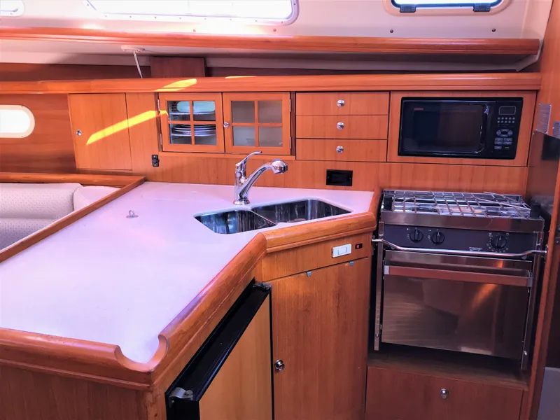 2004 Hunter 36