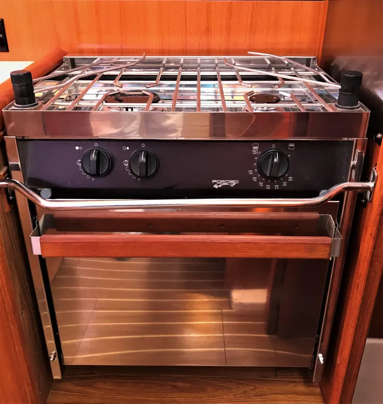 2004 Hunter 36