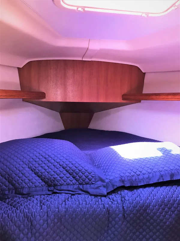 Large V berth forward