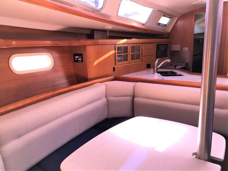 2004 Hunter 36