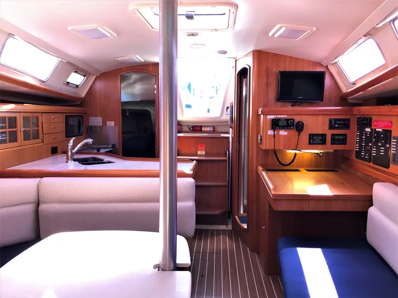 2004 Hunter 36