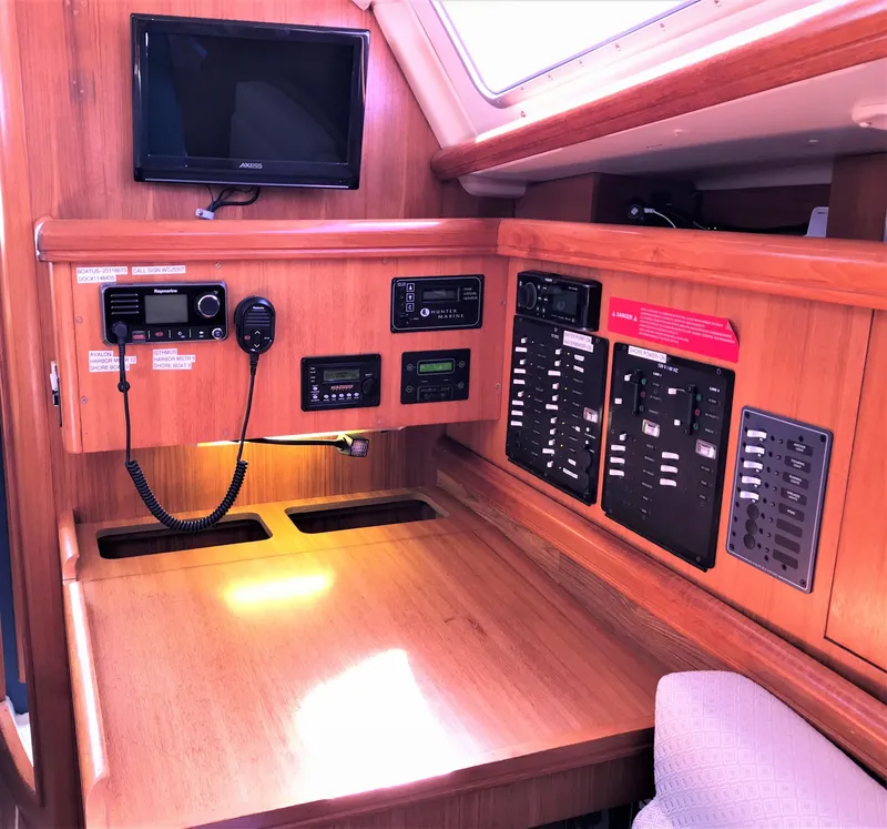 2004 Hunter 36
