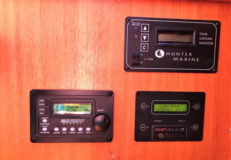 2004 Hunter 36