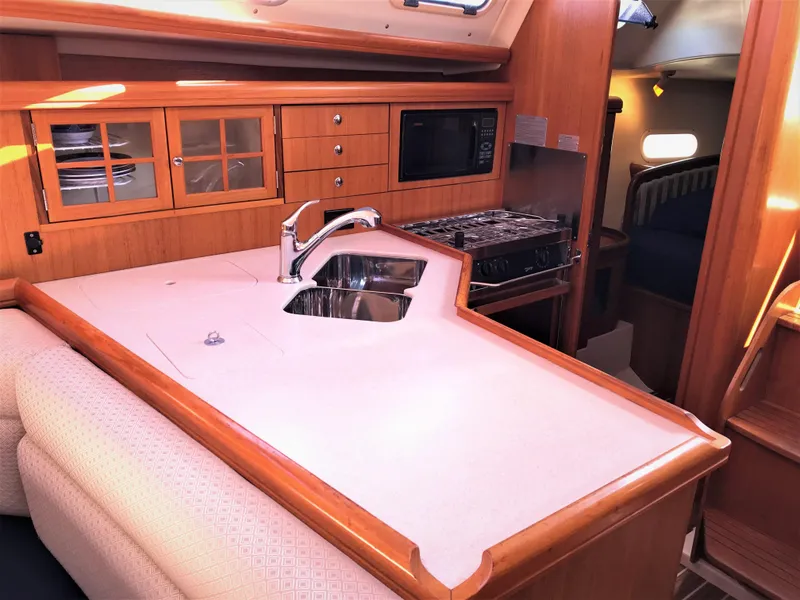 2004 Hunter 36