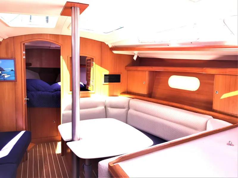 2004 Hunter 36