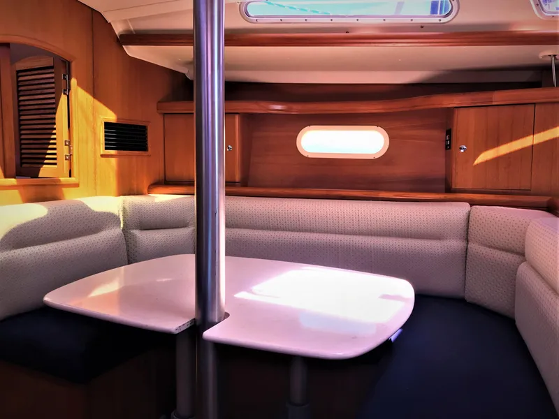 2004 Hunter 36