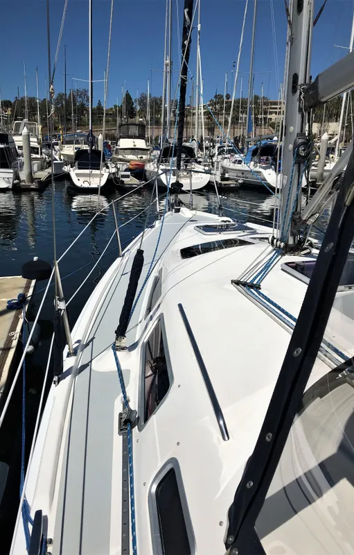 2004 Hunter 36