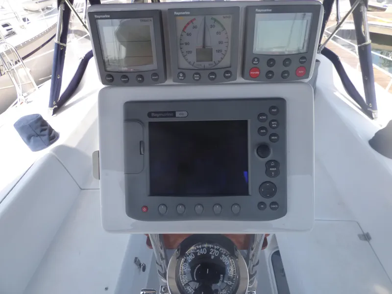 2005 Catalina 320