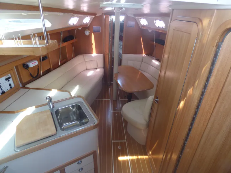 2005 Catalina 320