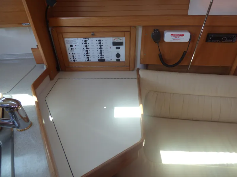 2005 Catalina 320