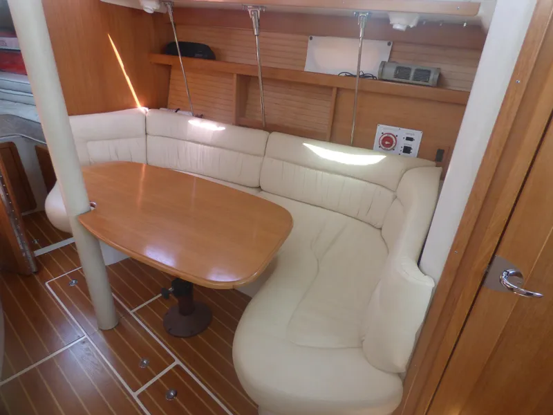 2005 Catalina 320