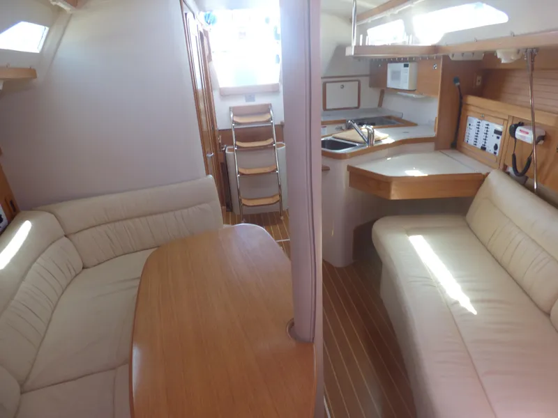 2005 Catalina 320