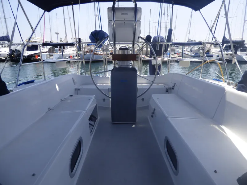 2005 Catalina 320