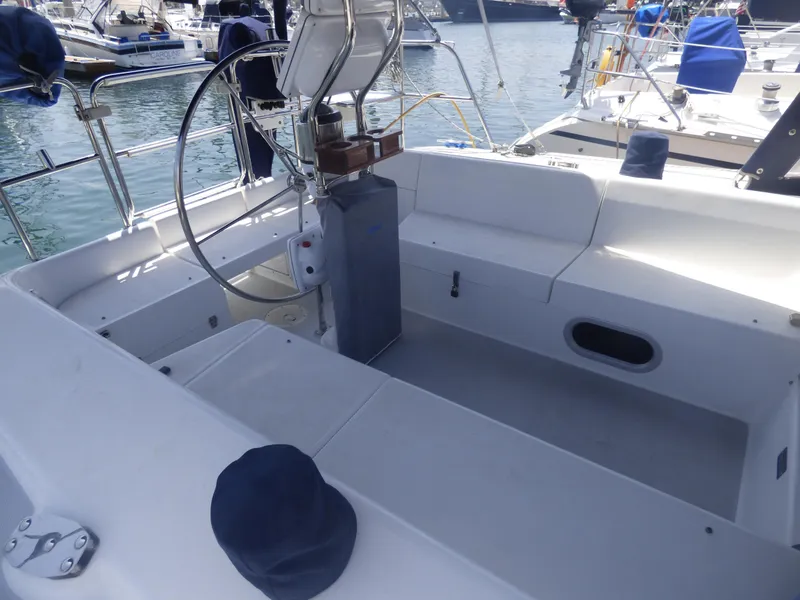 2005 Catalina 320