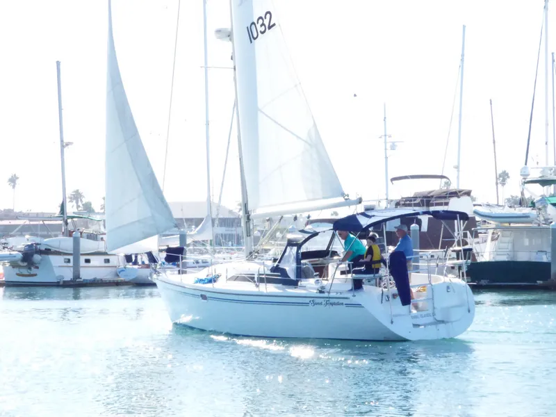 2005 Catalina 320