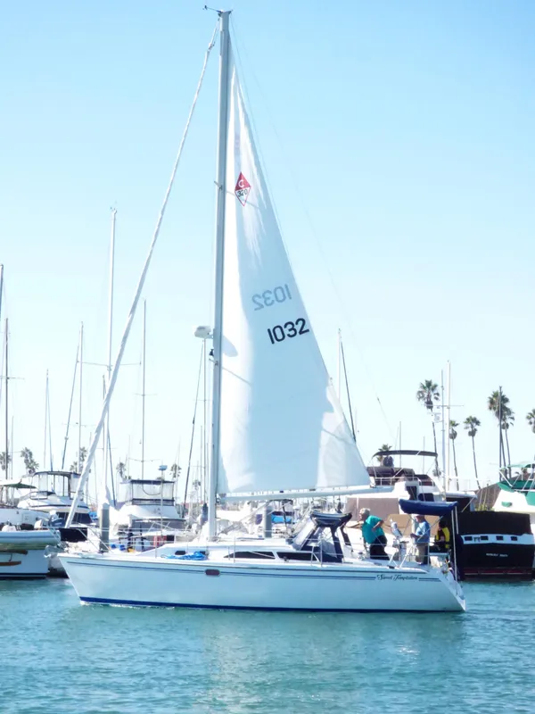 2005 Catalina 320