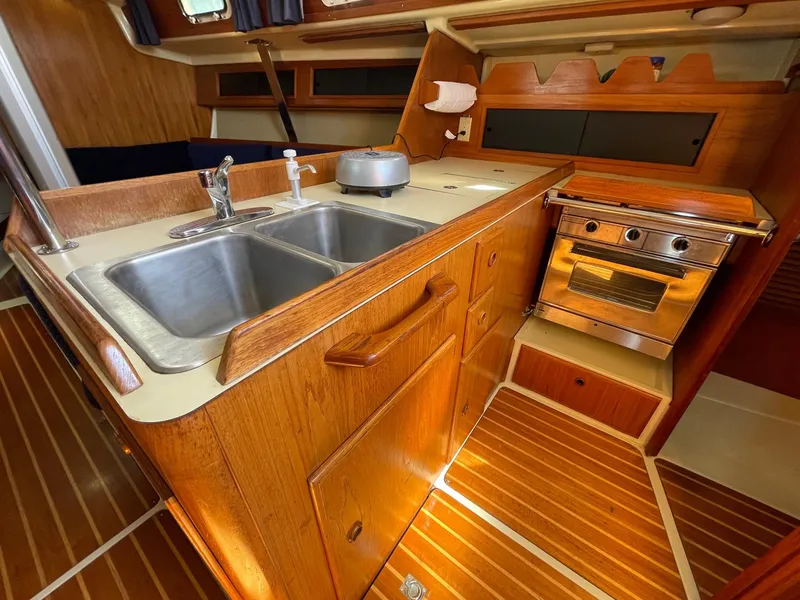 1985 Pearson 36-2