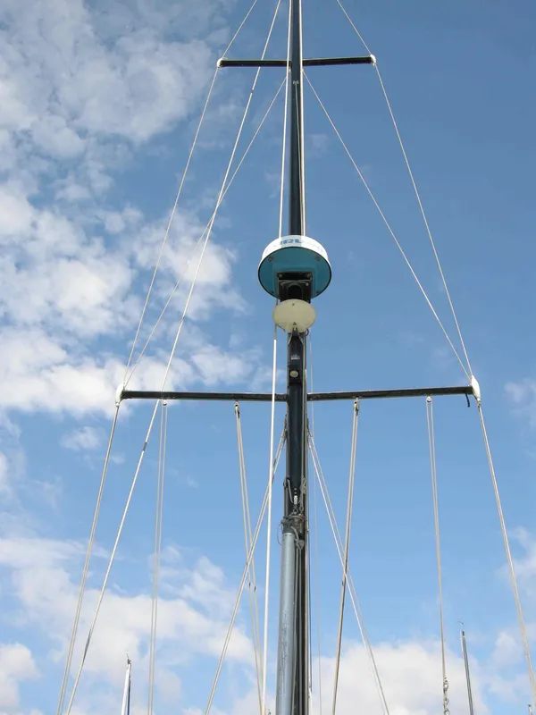 Black Mast & Radar