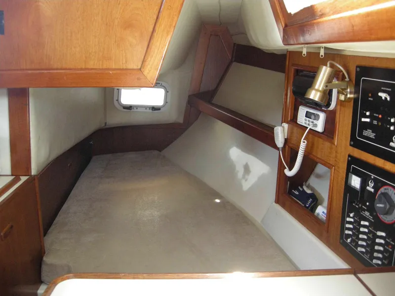 Quarter Berth Aft Of Nav Station