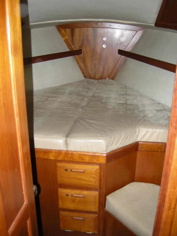 V-Berth Forward