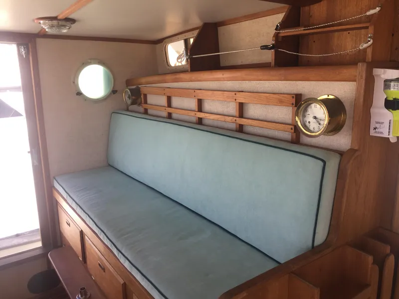 Helm Bench Seat