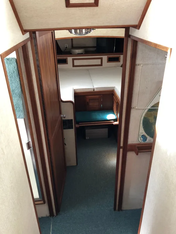 Companionway to forward berth