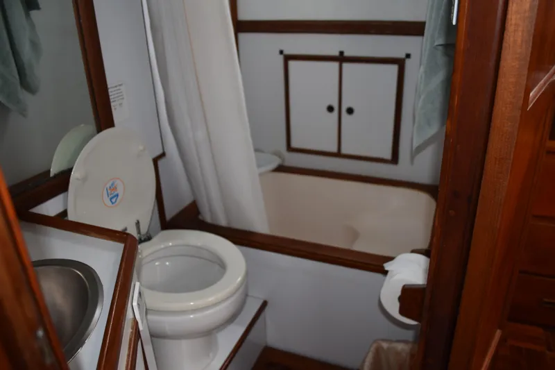 1980 Heritage Yachts 42