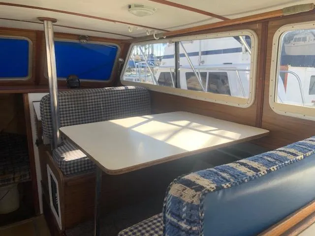 1974 Luhrs 32