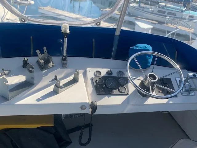 1974 Luhrs 32