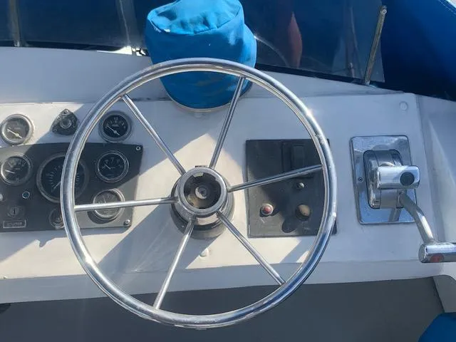 1974 Luhrs 32