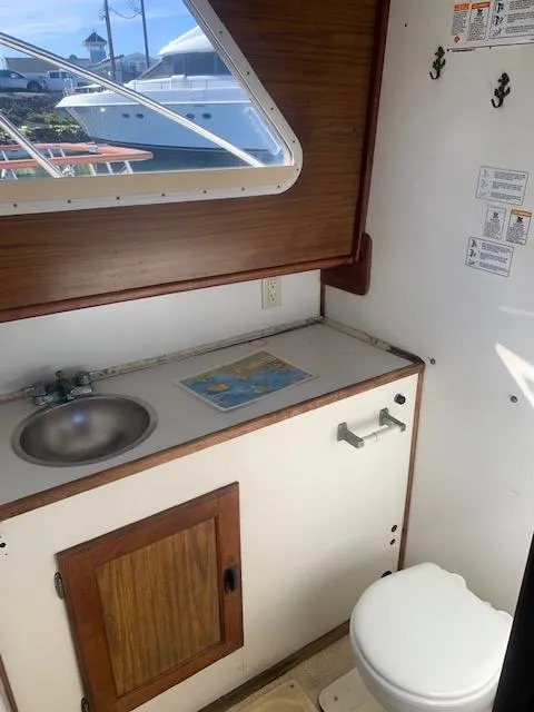 1974 Luhrs 32
