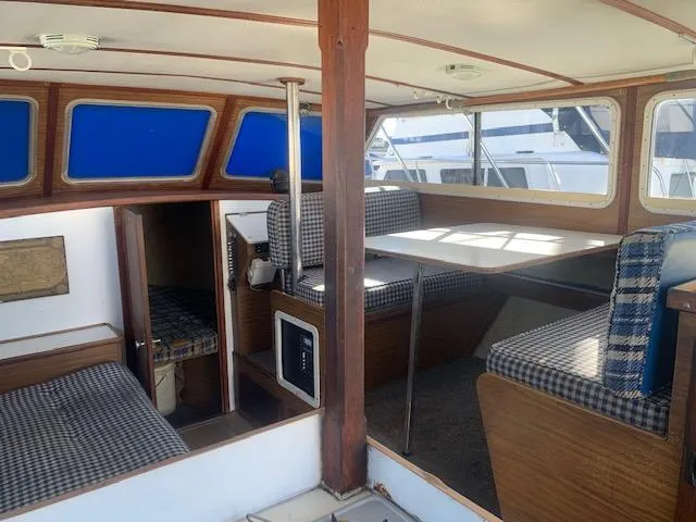 1974 Luhrs 32