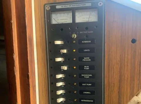 1974 Luhrs 32