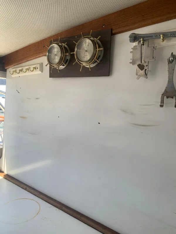 1974 Luhrs 32