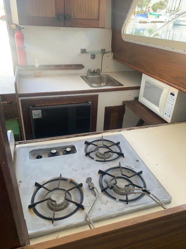 1974 Luhrs 32