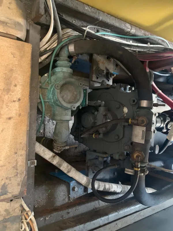 1974 Luhrs 32