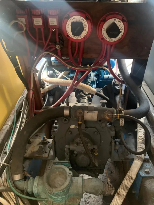 1974 Luhrs 32