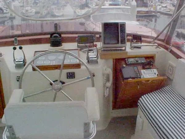 1986 PT-CRUISER Cockpit Motor Yacht