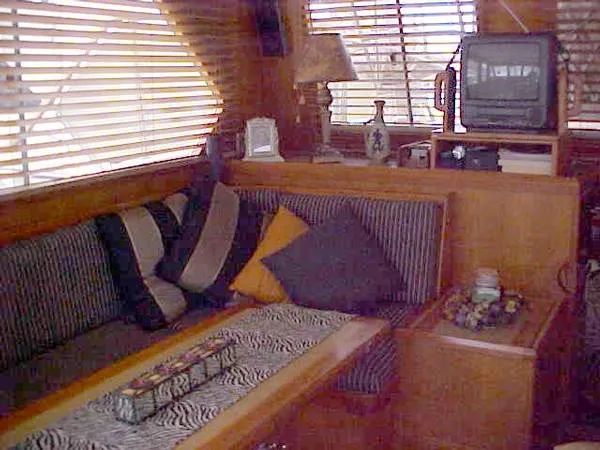 1986 PT-CRUISER Cockpit Motor Yacht