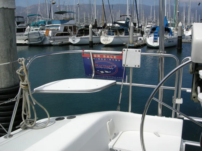 Stern rail seat