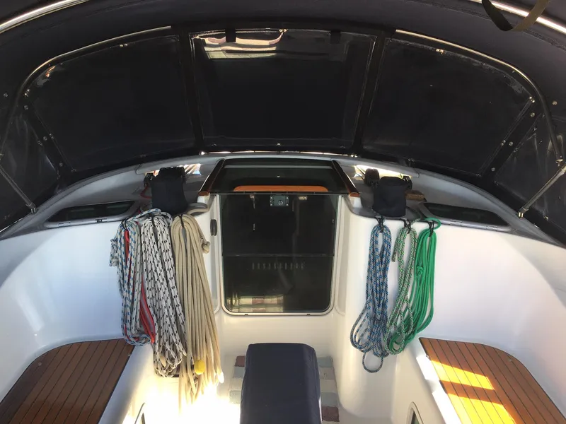 Clean cockpit fwd