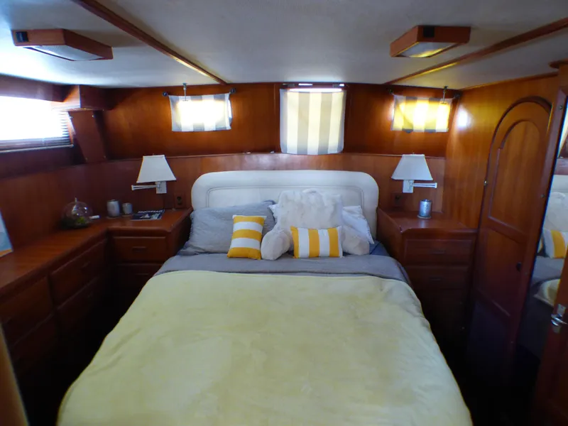 1985 Offshore Yachts 38 Aft Cabin