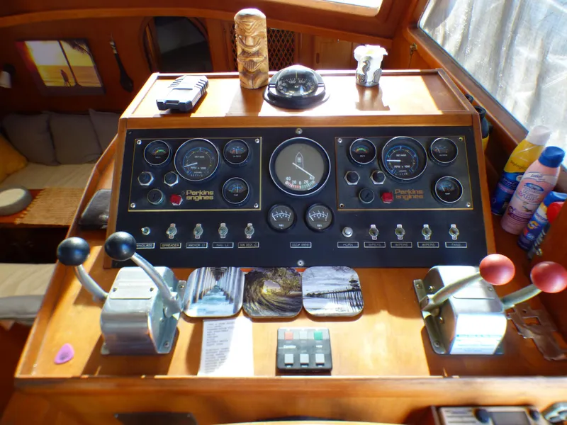 1985 Offshore Yachts 38 Aft Cabin
